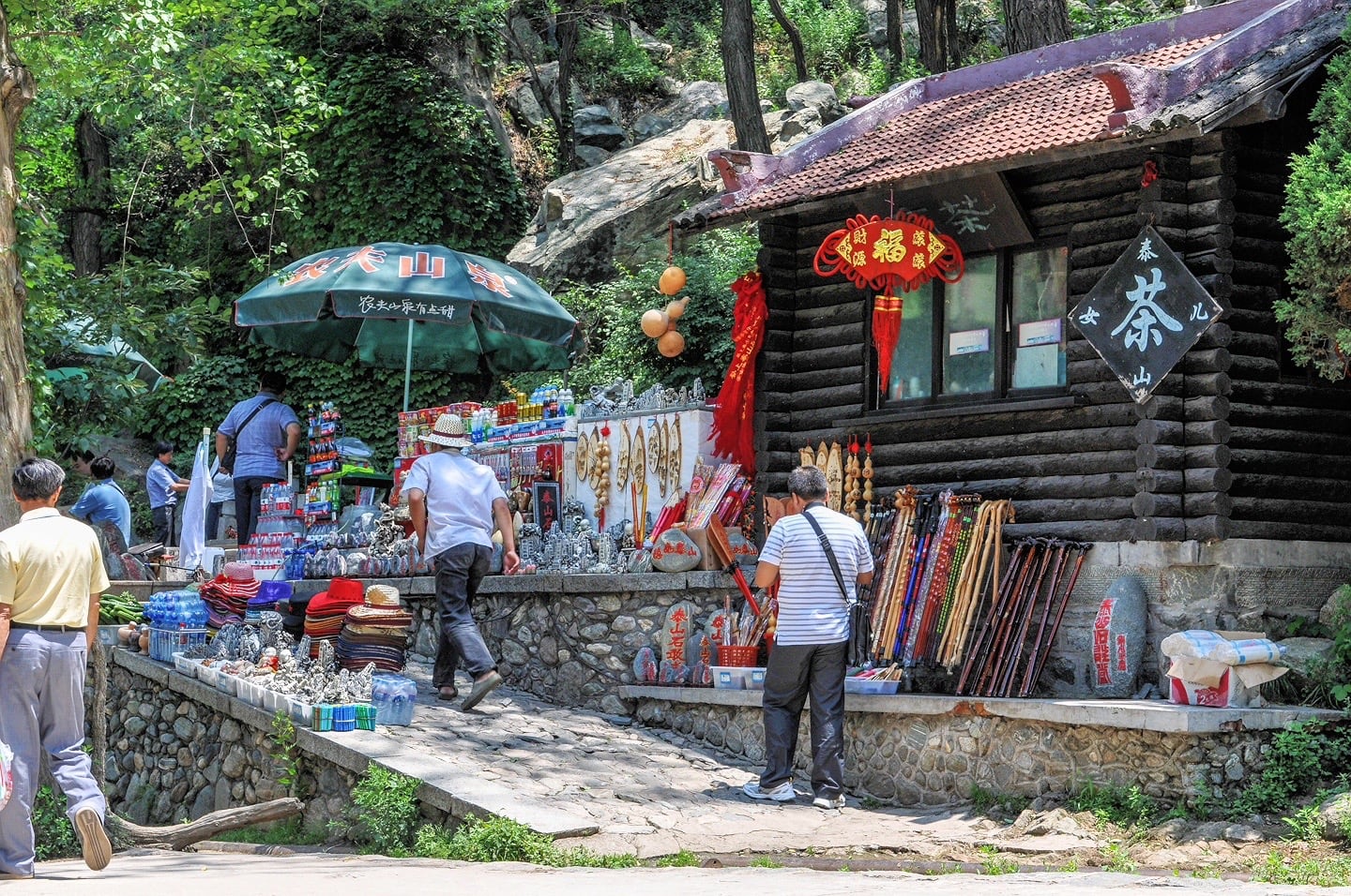Shop selling trinkets on Taishan Mountain