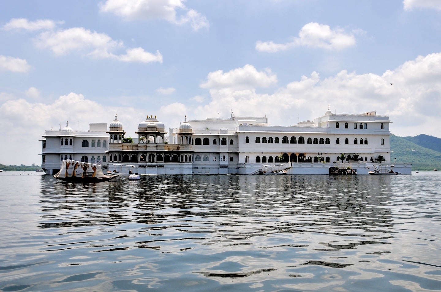 taj lake palace places to visit in udaipur india