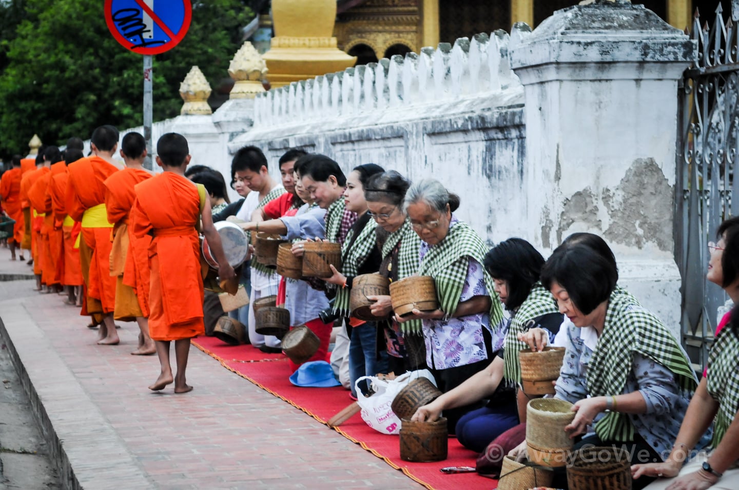 Tak Bat Luang Prabang