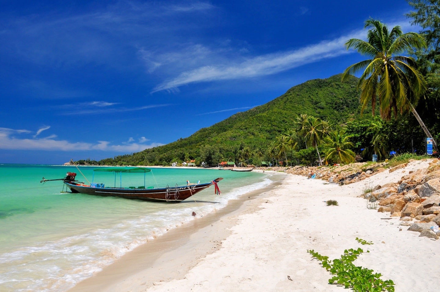 long tail boat on Chaloklum Beach