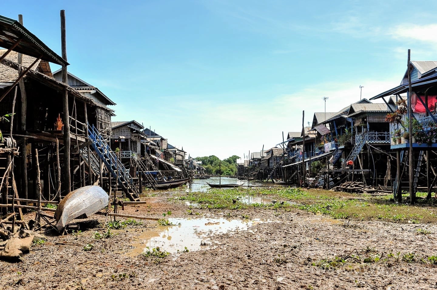 kompong phluk floating village cambodia