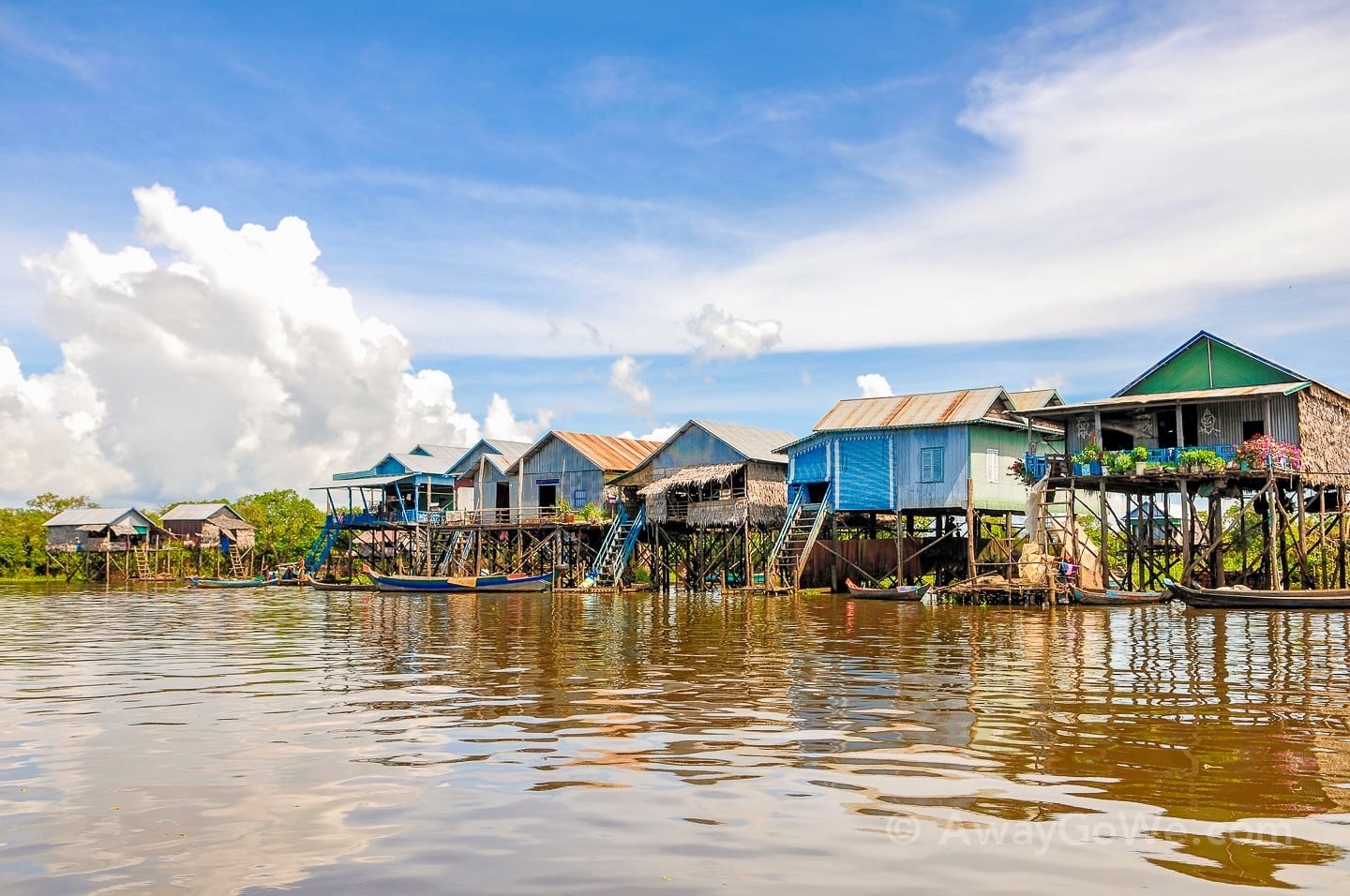 kompong phluk floating village cambodia