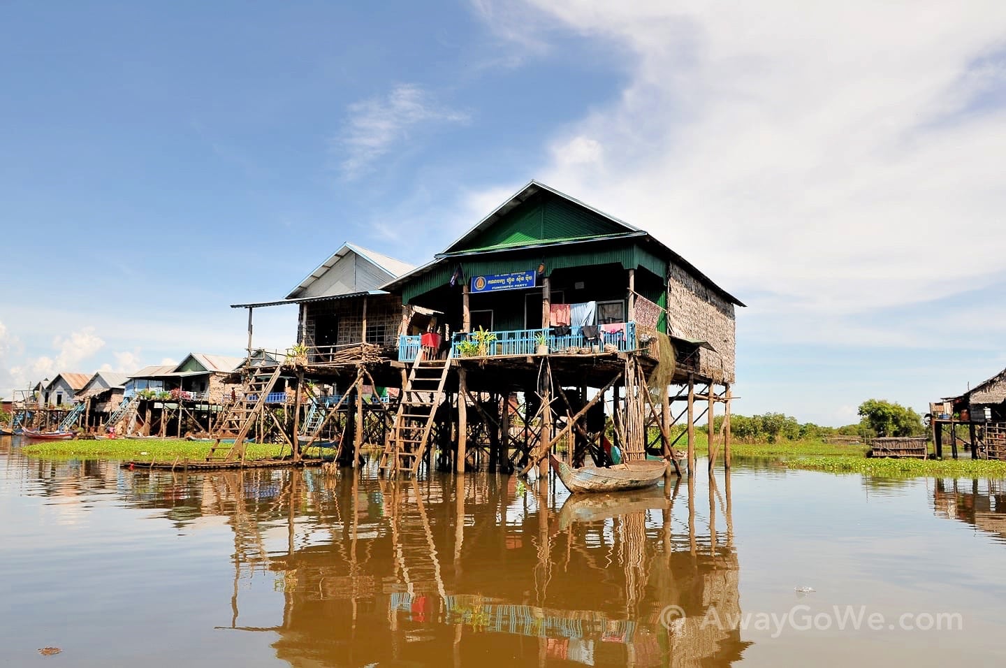 kompong phluk floating village cambodia