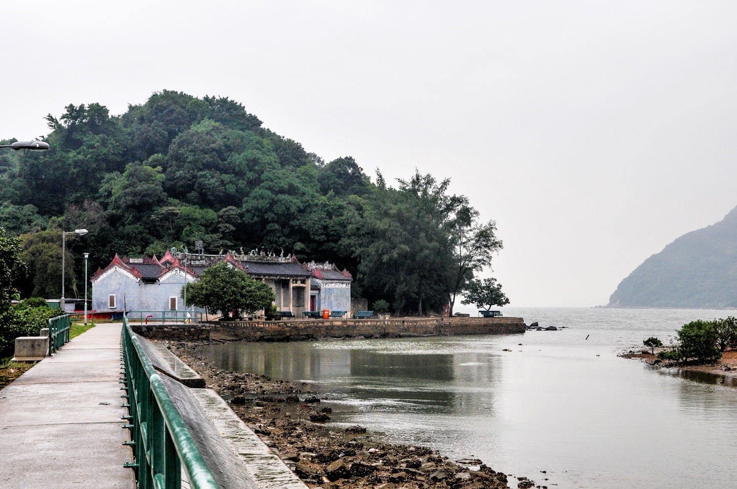 what to do in tai o fishing village yeung hau temple