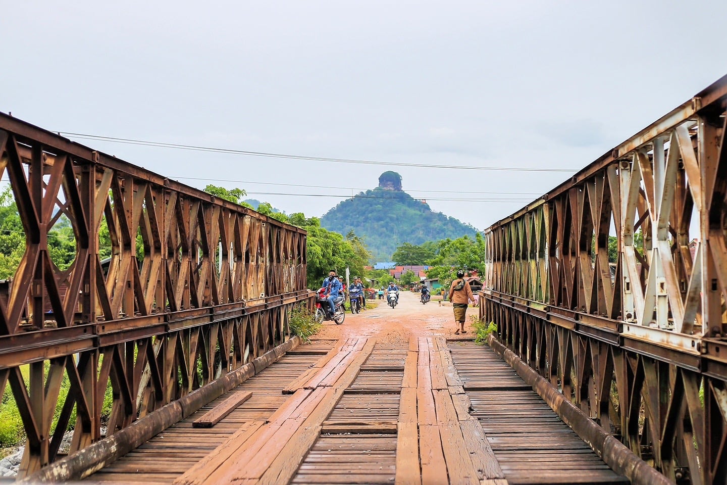 bridge along the Thakhek Loop