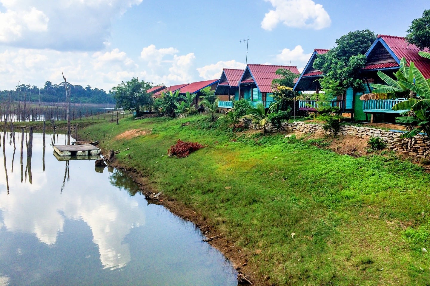 bungalows along the Thakhek Loop