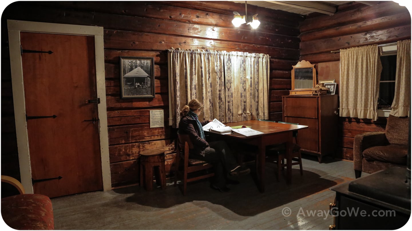 woman sitting reading at Interrorem Cabin