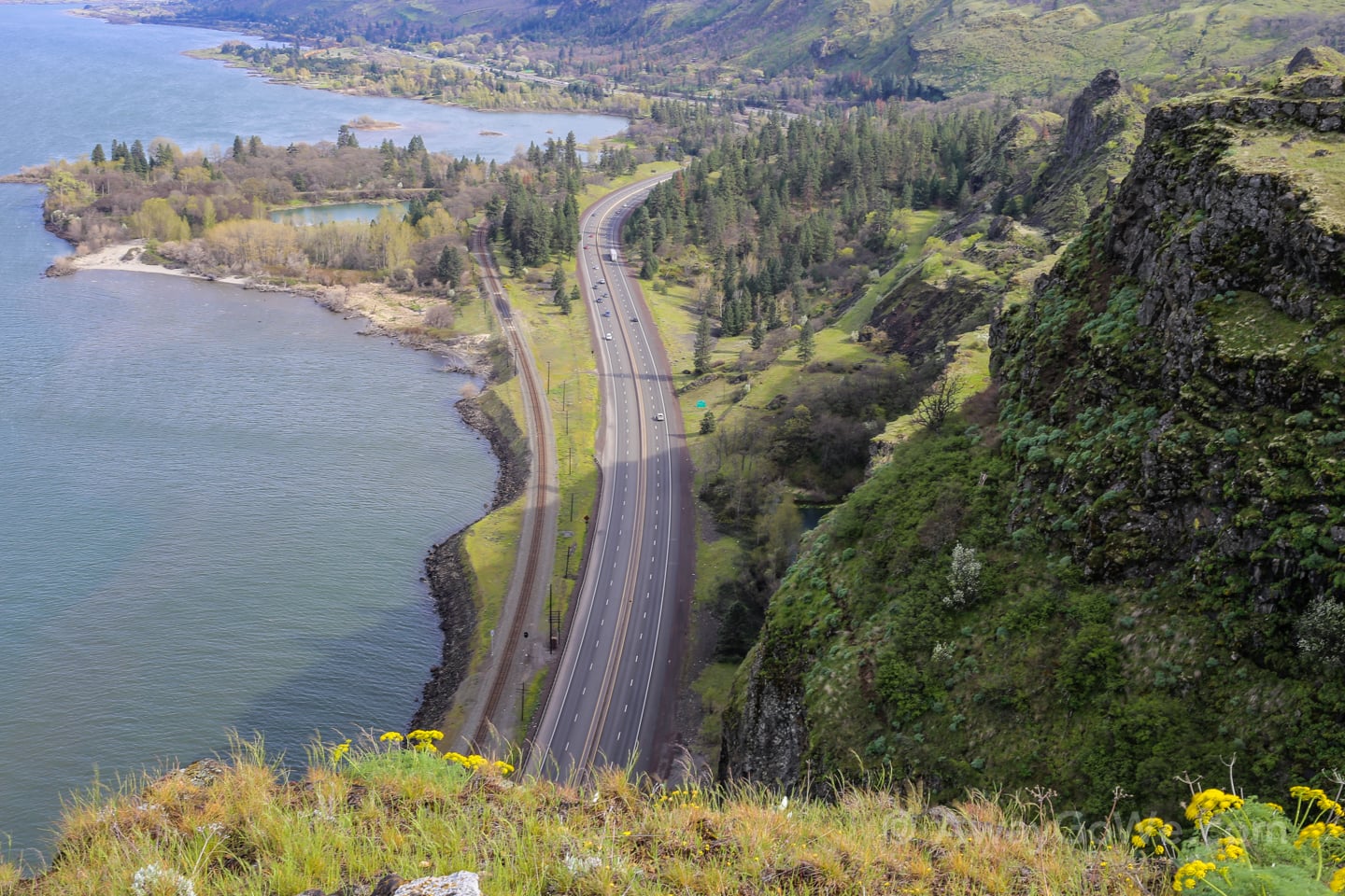 looking over freeway Rowena Plateau hike