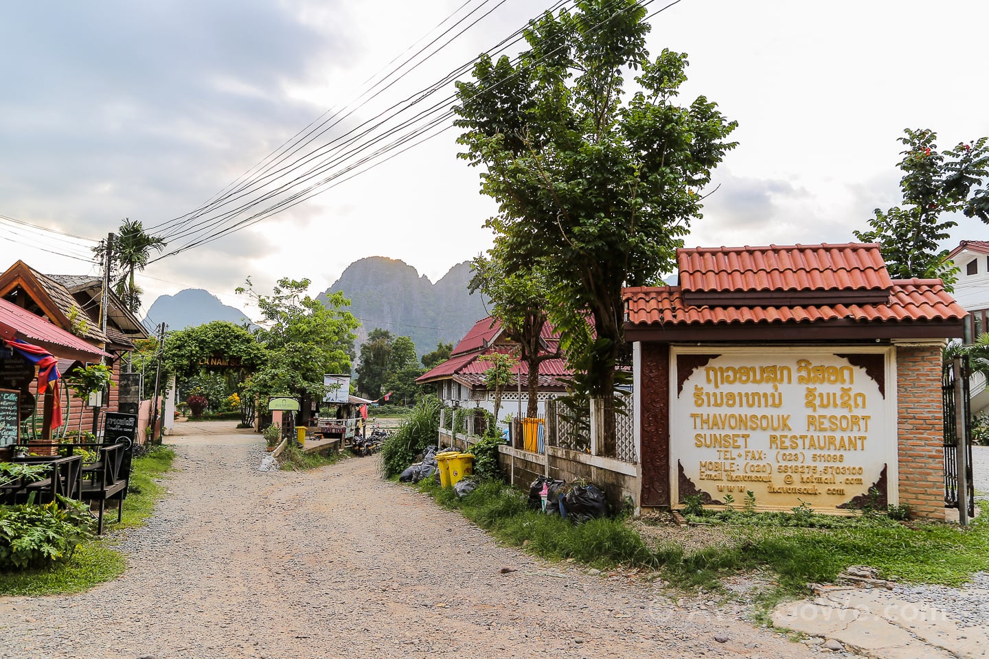 Thavonsouk Resort Diamond Gold Hotel access road