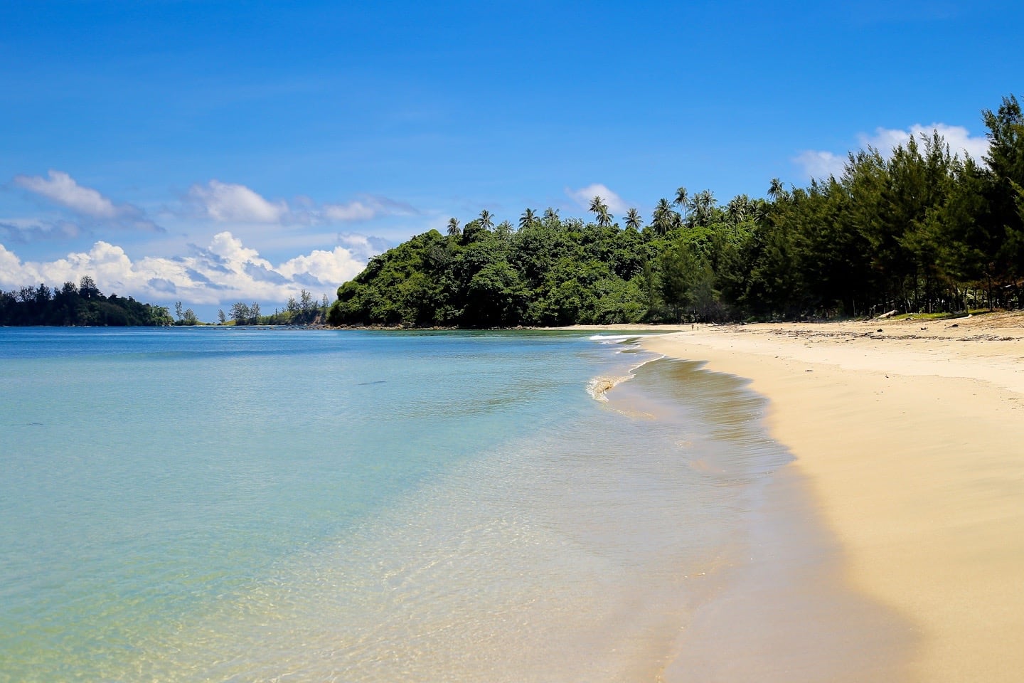 secret beach kudat sabah malaysia borneo