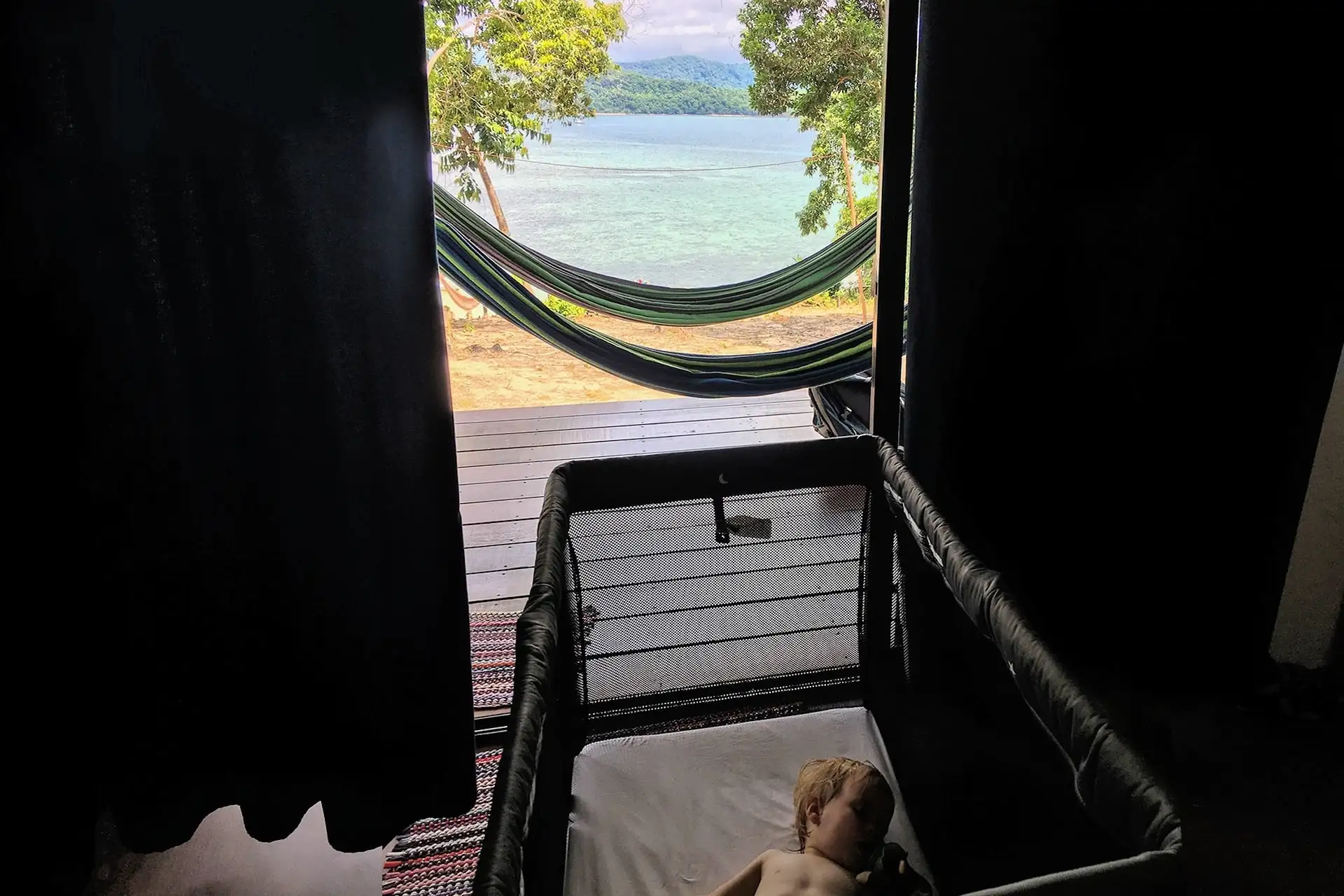 Guava Lotus travel crib review