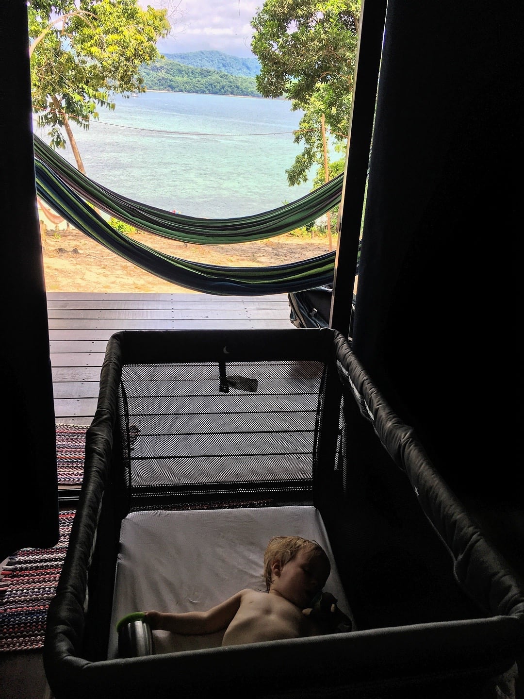 lotus travel crib