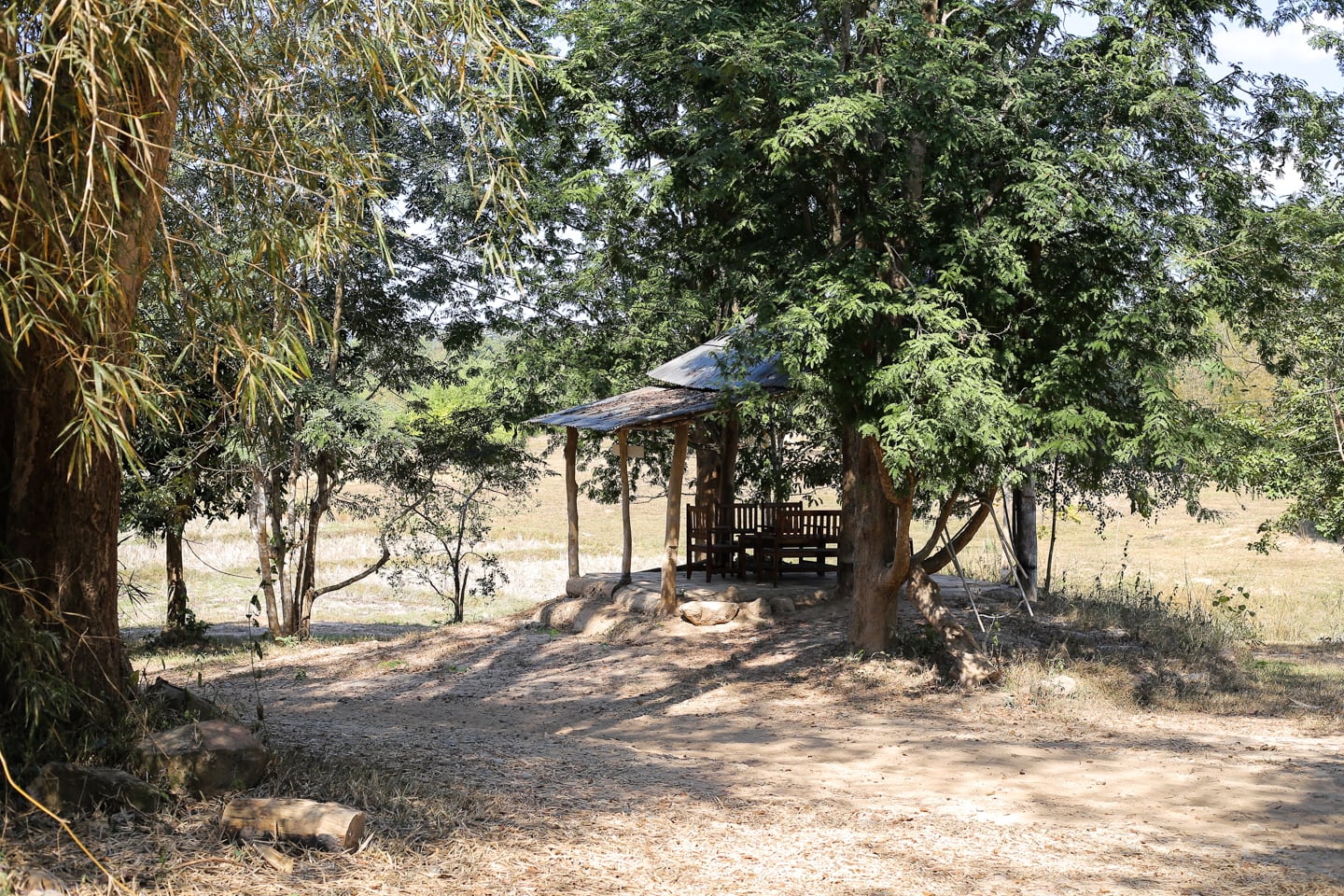 small shelter along trail to Phou Phanang