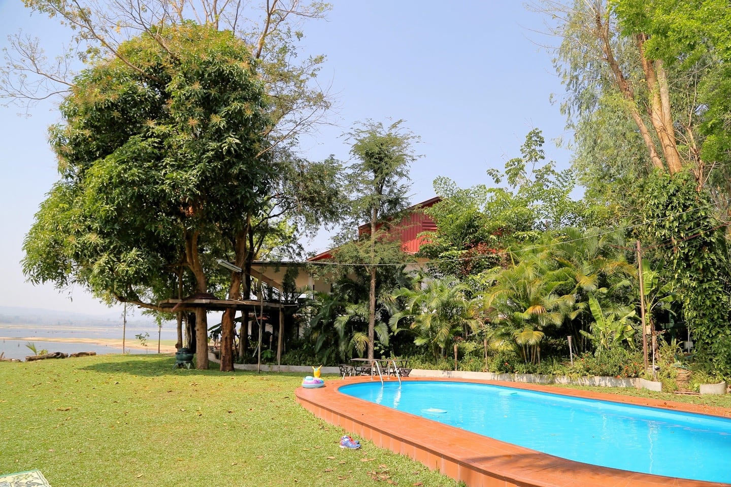 Lao Lake House pool