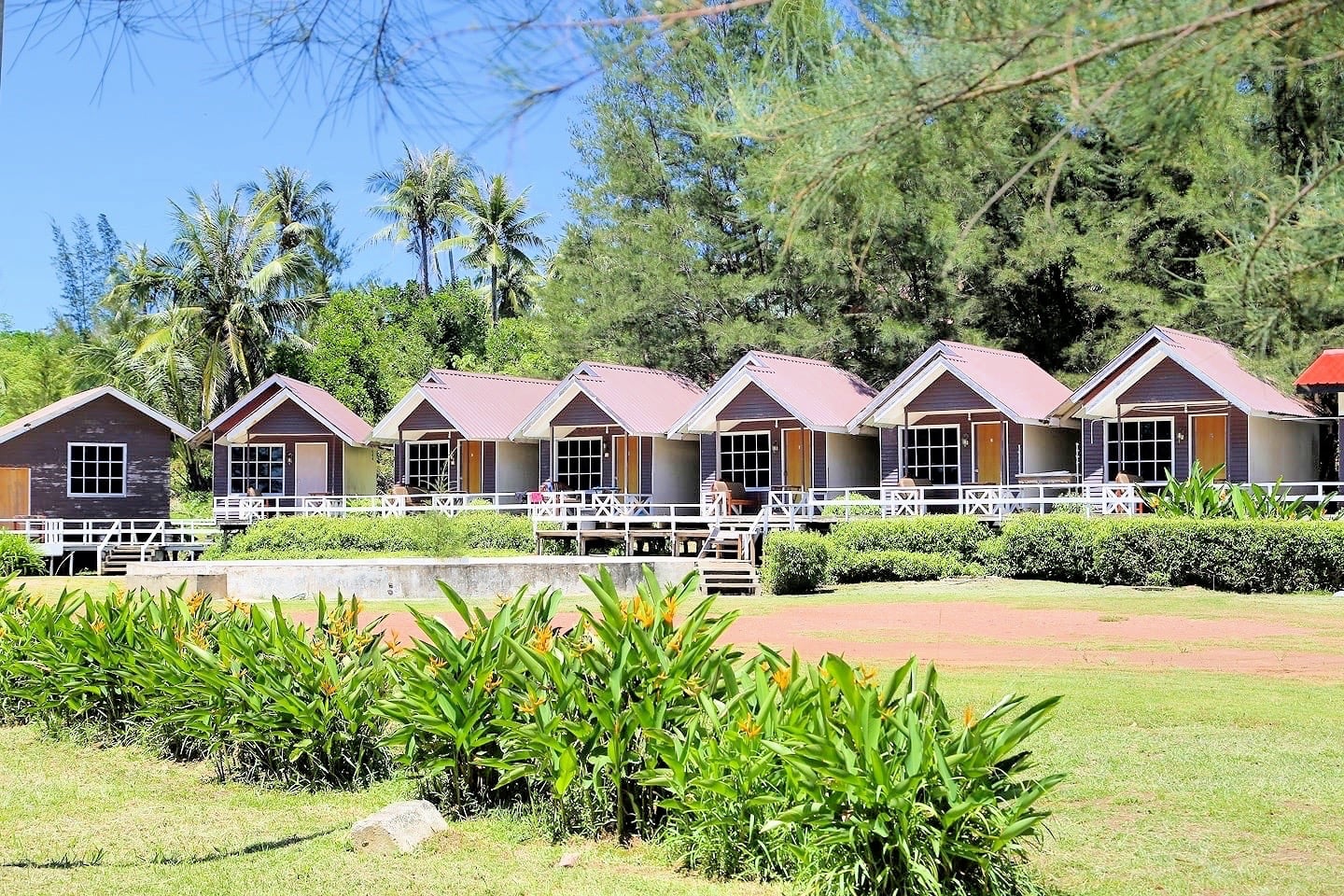 BorneoTip Beach Lodge beach bungalows Tanjung Simpang Mengayau