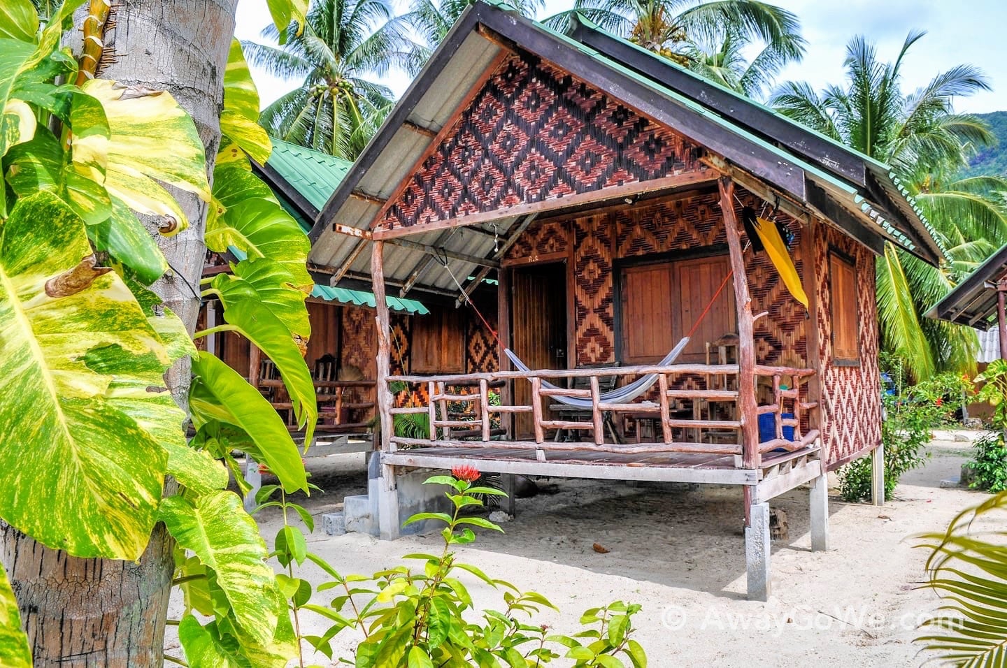 budget beach huts thailand