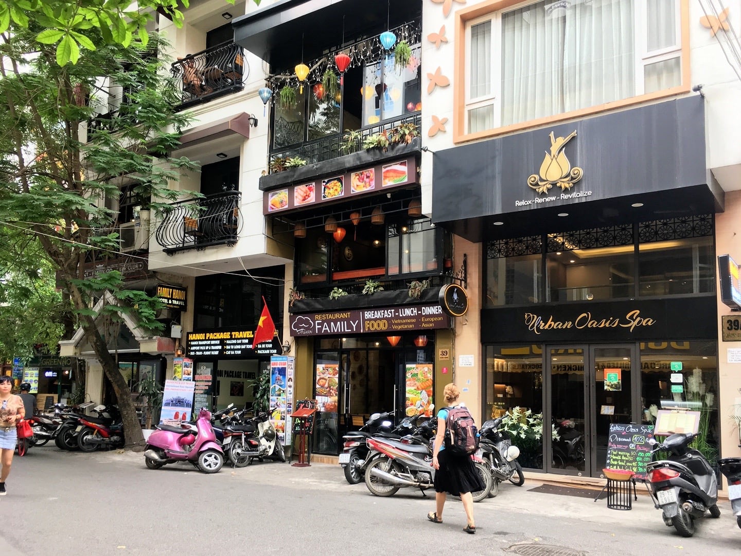 Hanoi food coffee shops