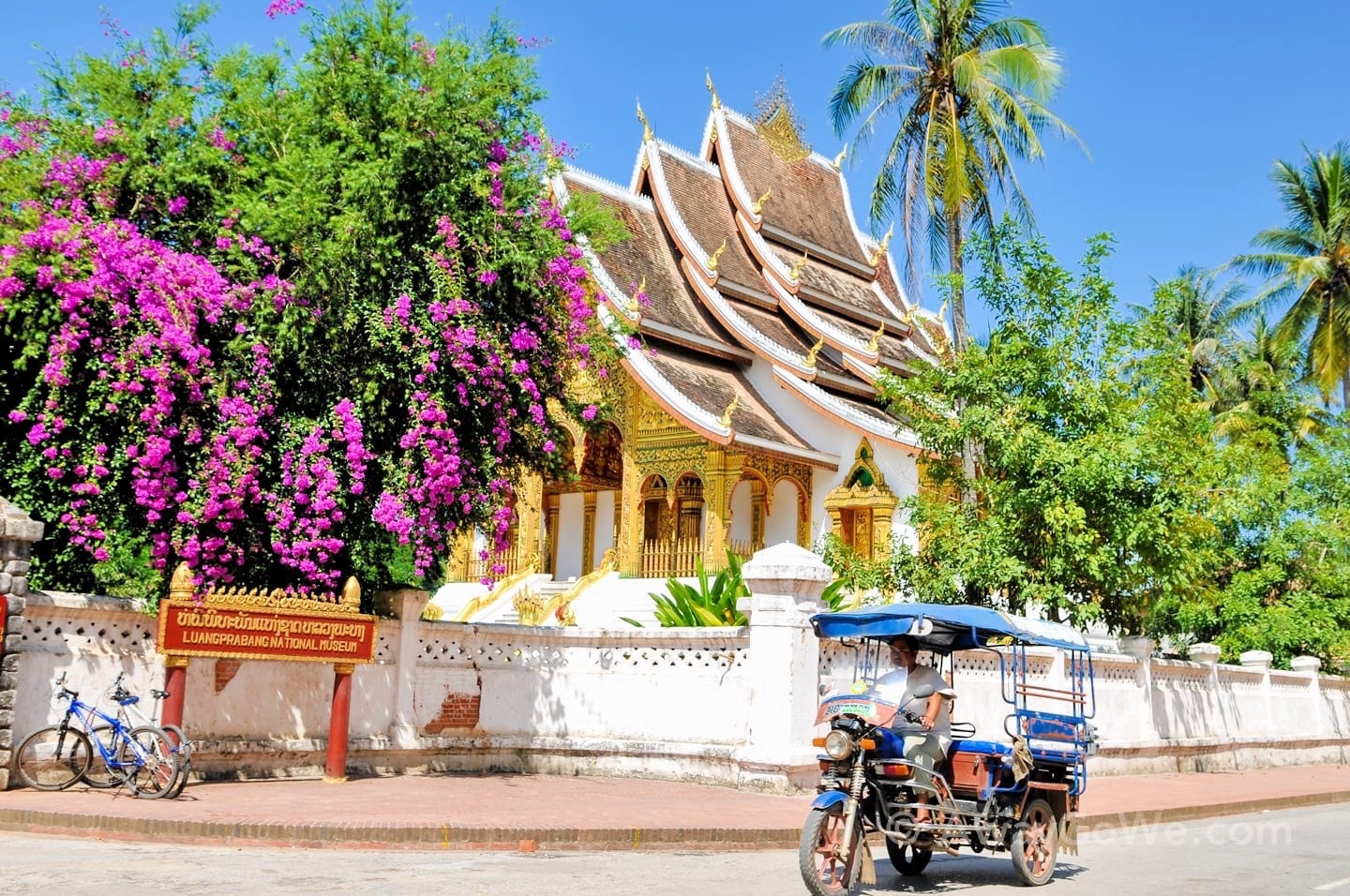 tuk tuk in front of temple