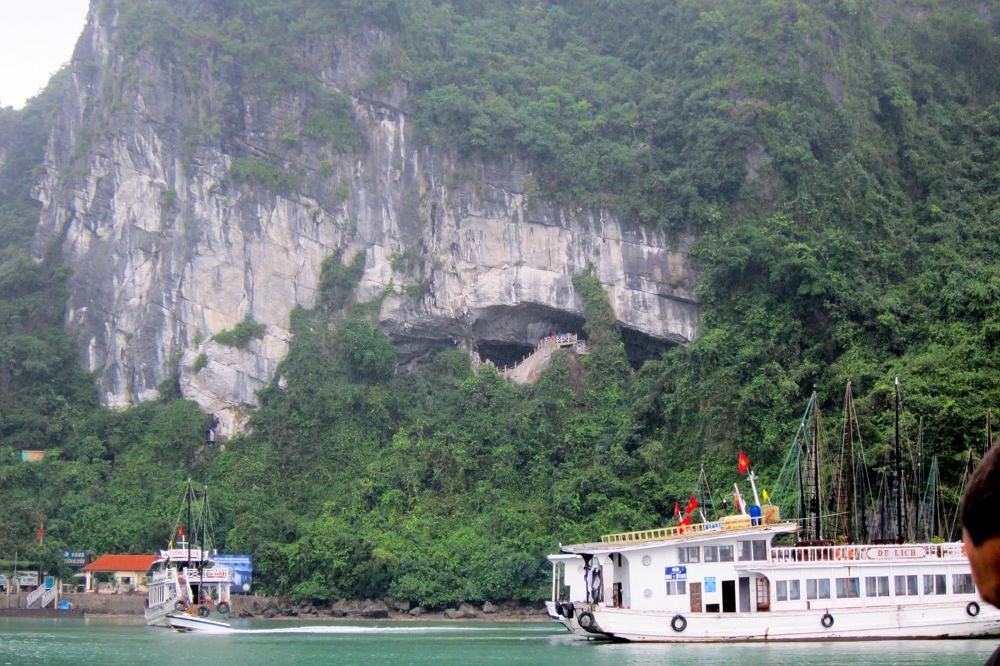 sung sot surprise cave halong bay 3 day cruise