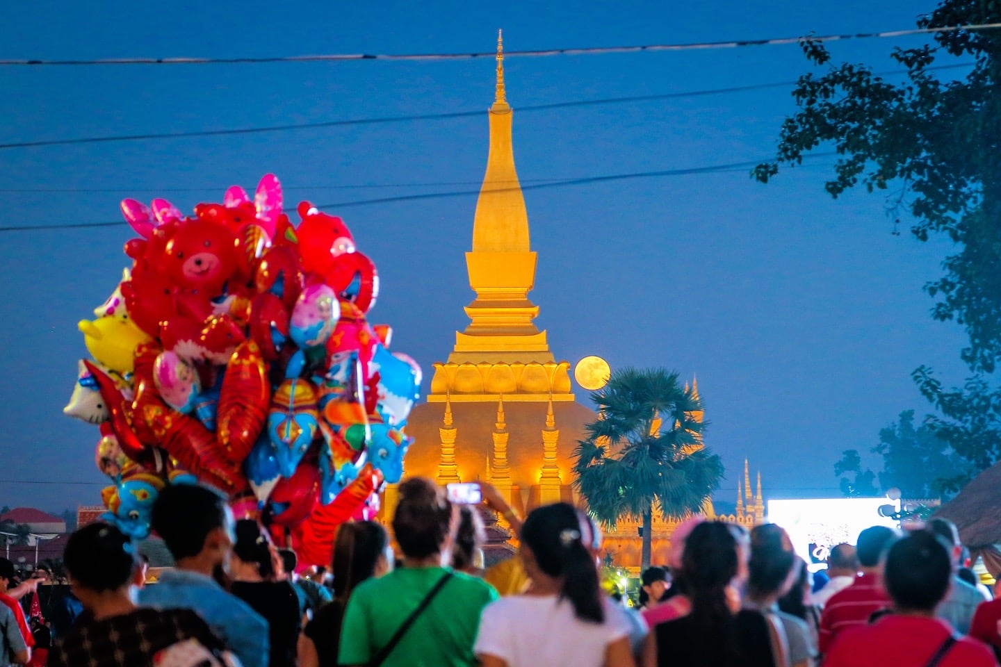 that luang festival full moon night balloons