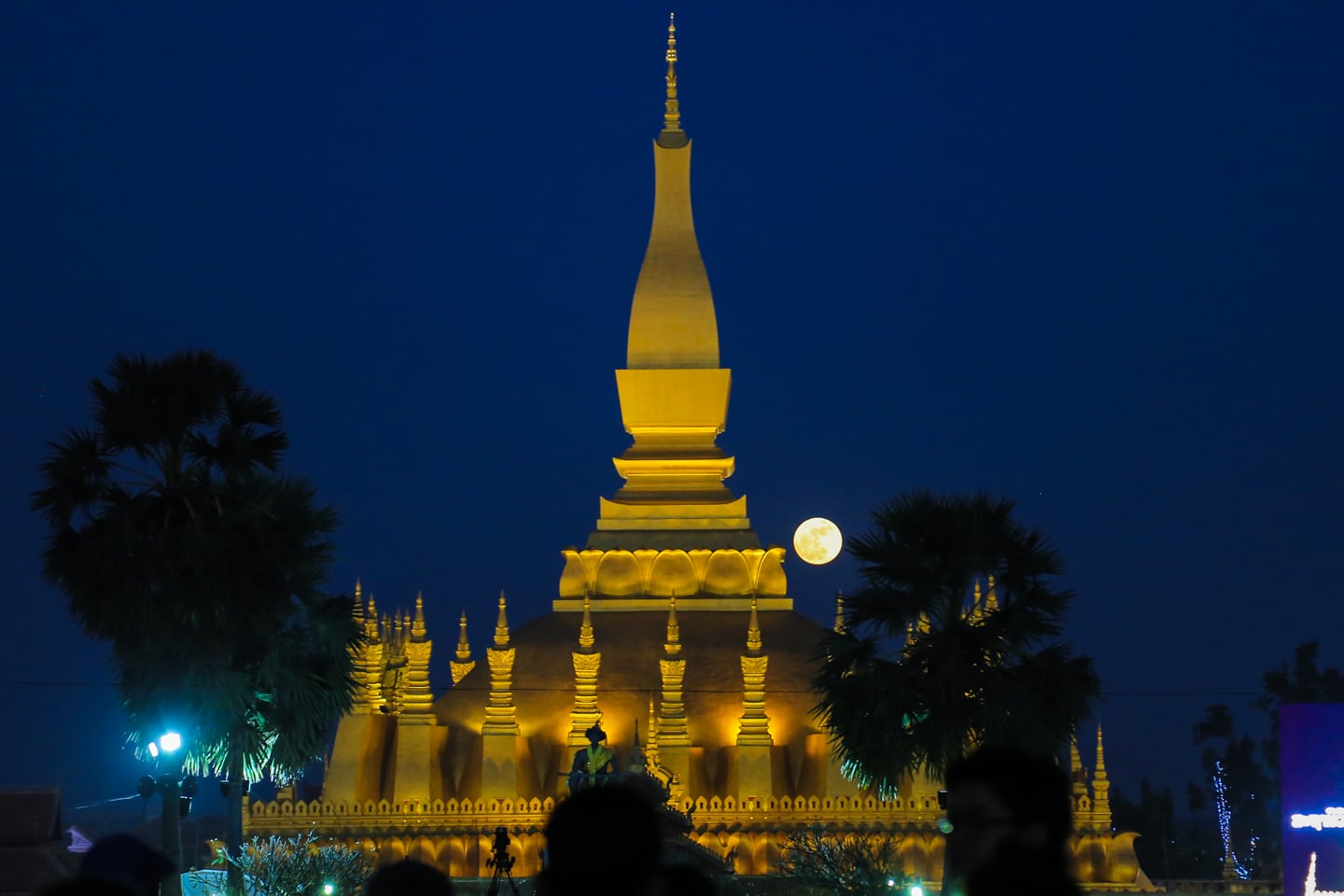 That Luang Festival and full moon