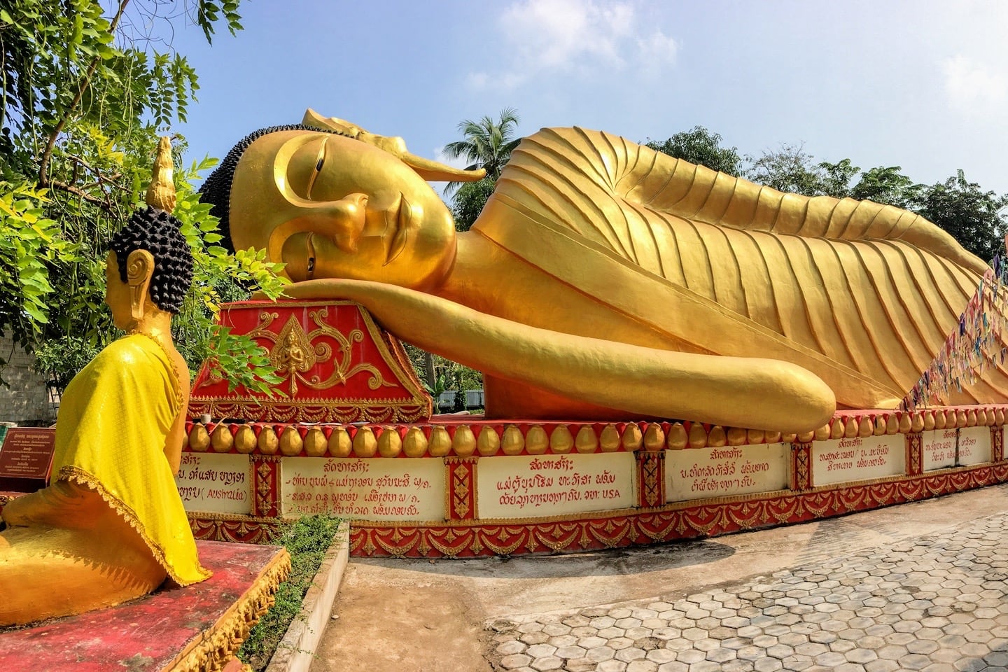 reclined golden Buddha