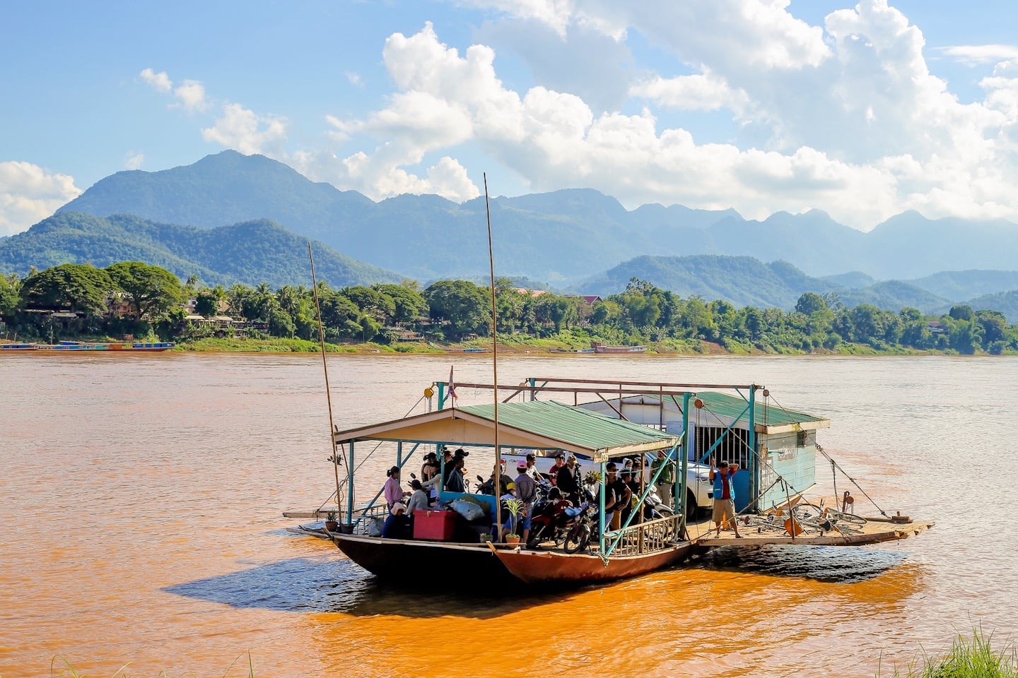 Mekong ferry Luang Prabang