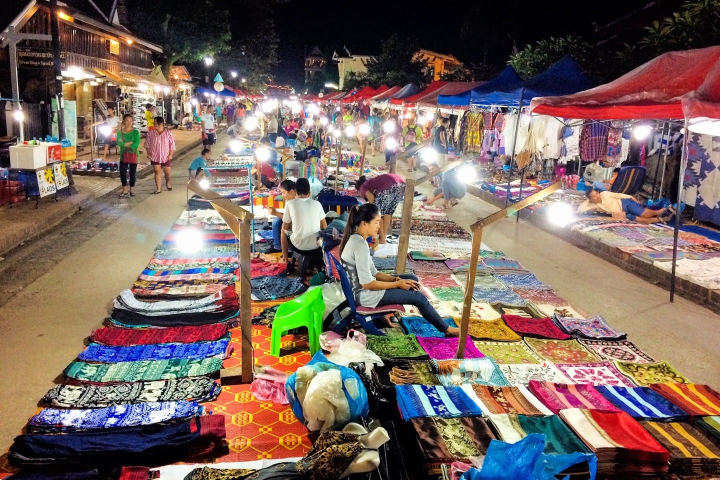 things to do in Luang Prabang night market