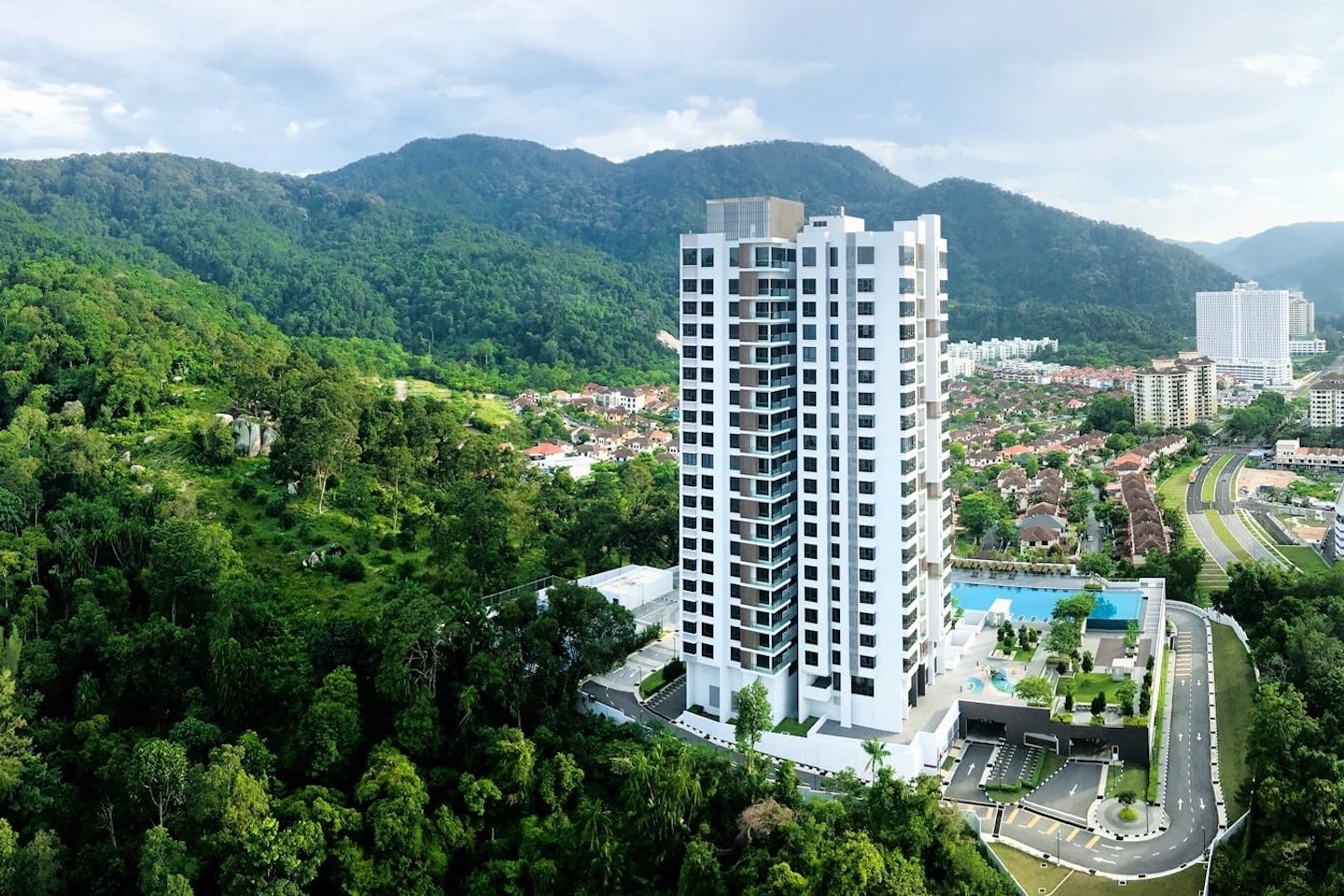 highrise condo between jungle and beach