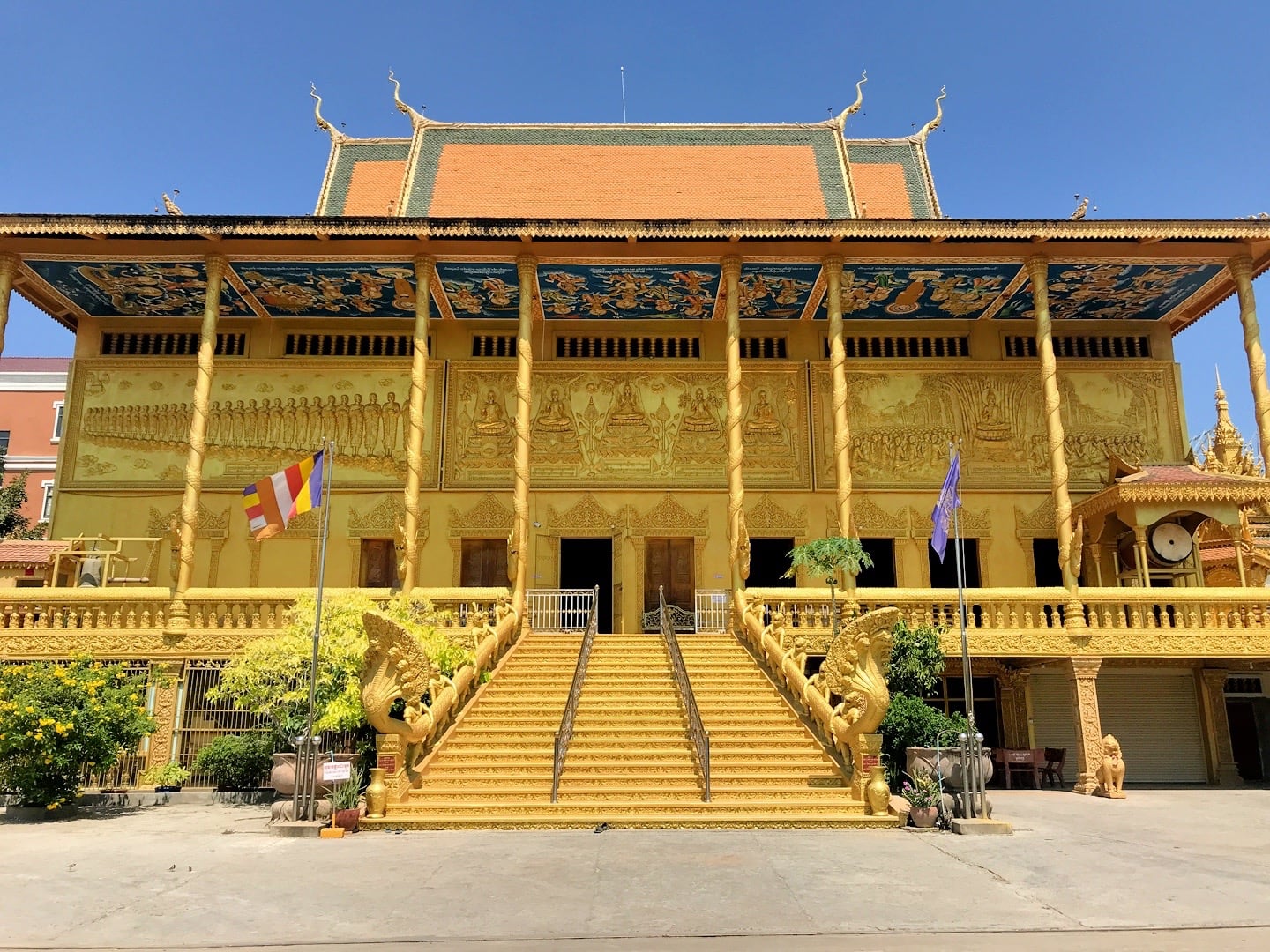 Golden Temple Phnom Penh main hall