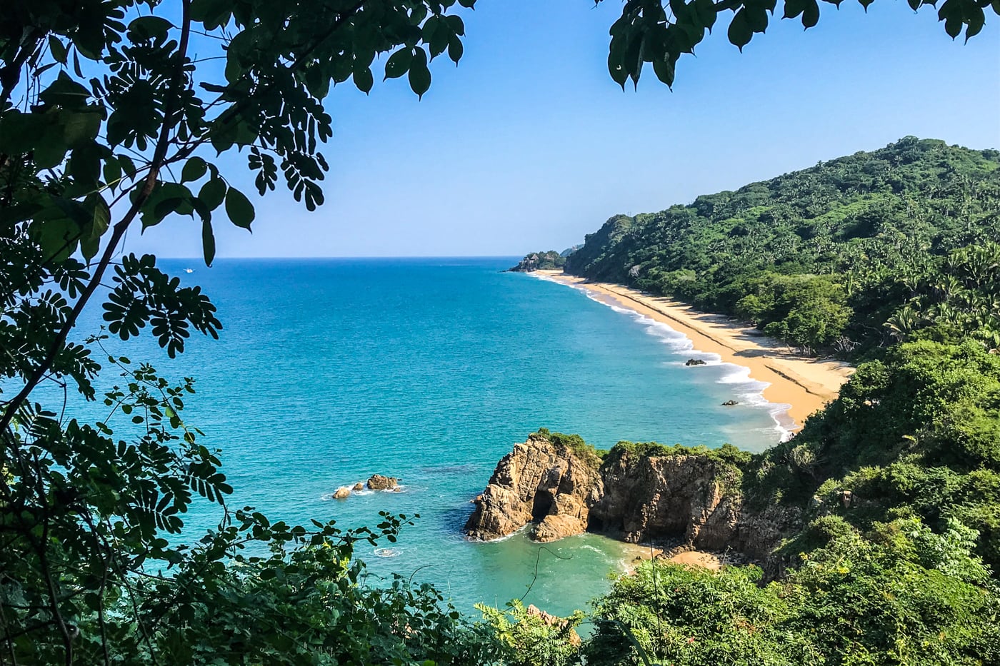 Playa Las Cuevas jungle hiking