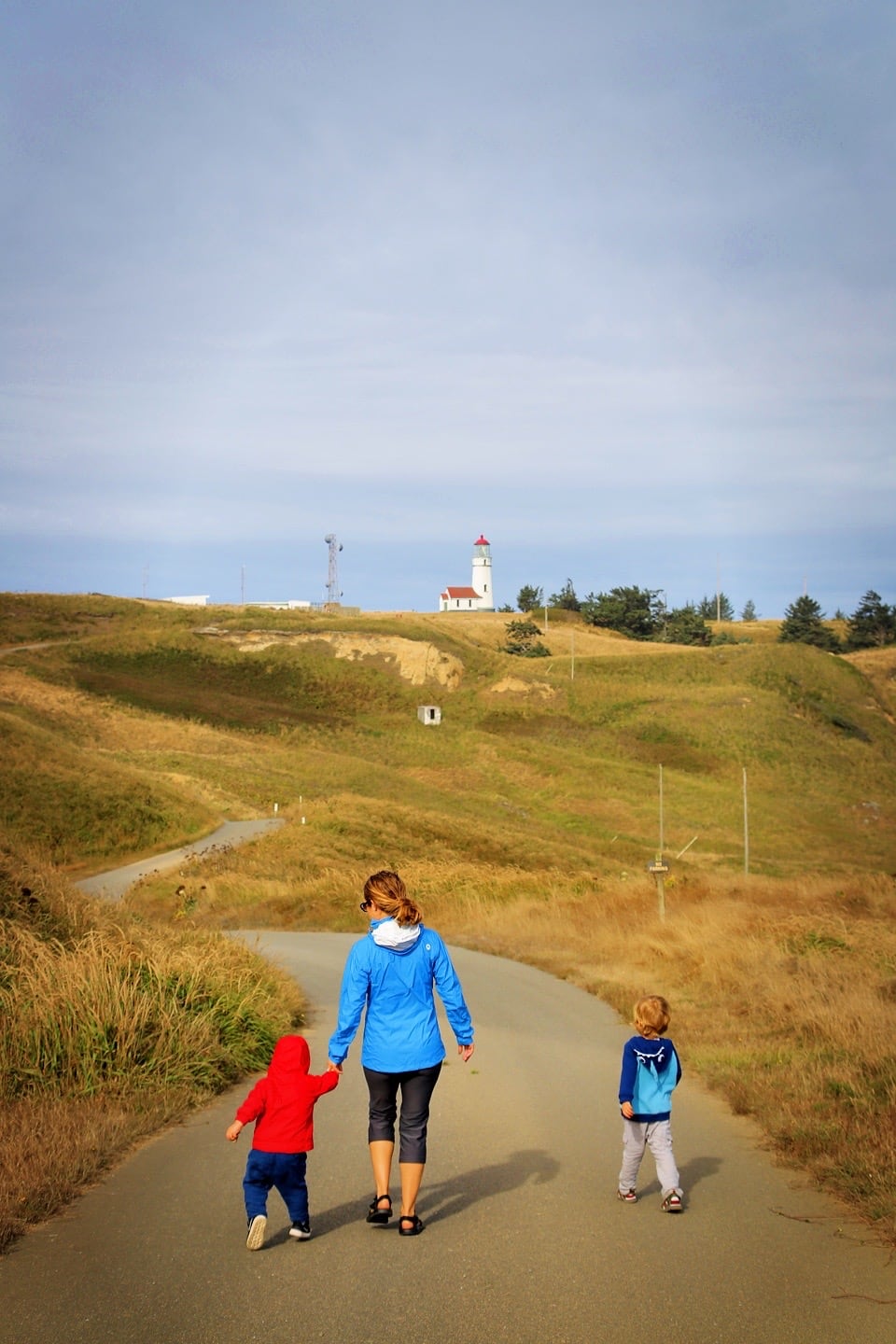 Cape Blanco Lighthouse and family walking