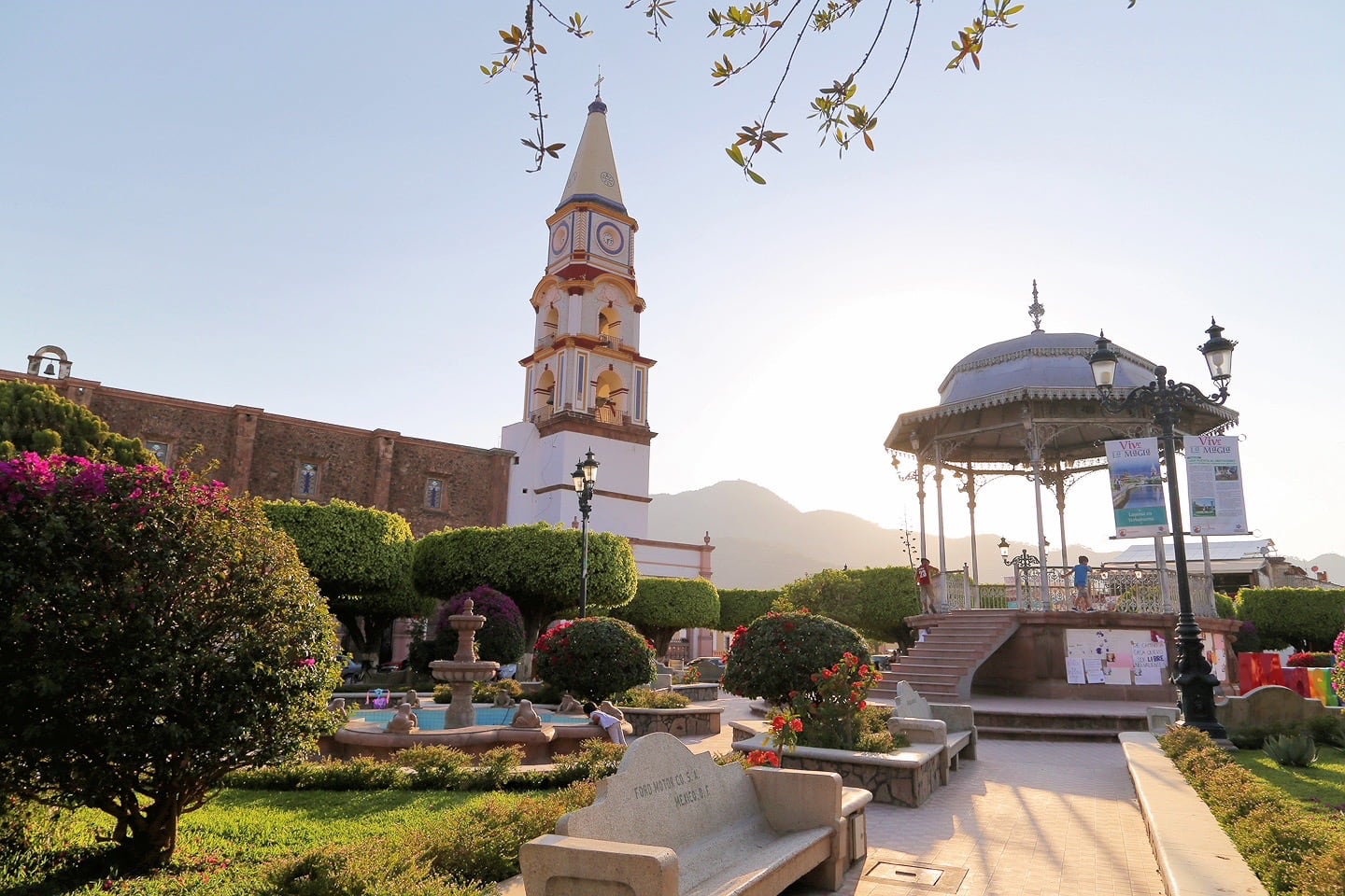 Mascota Jalisco plaza