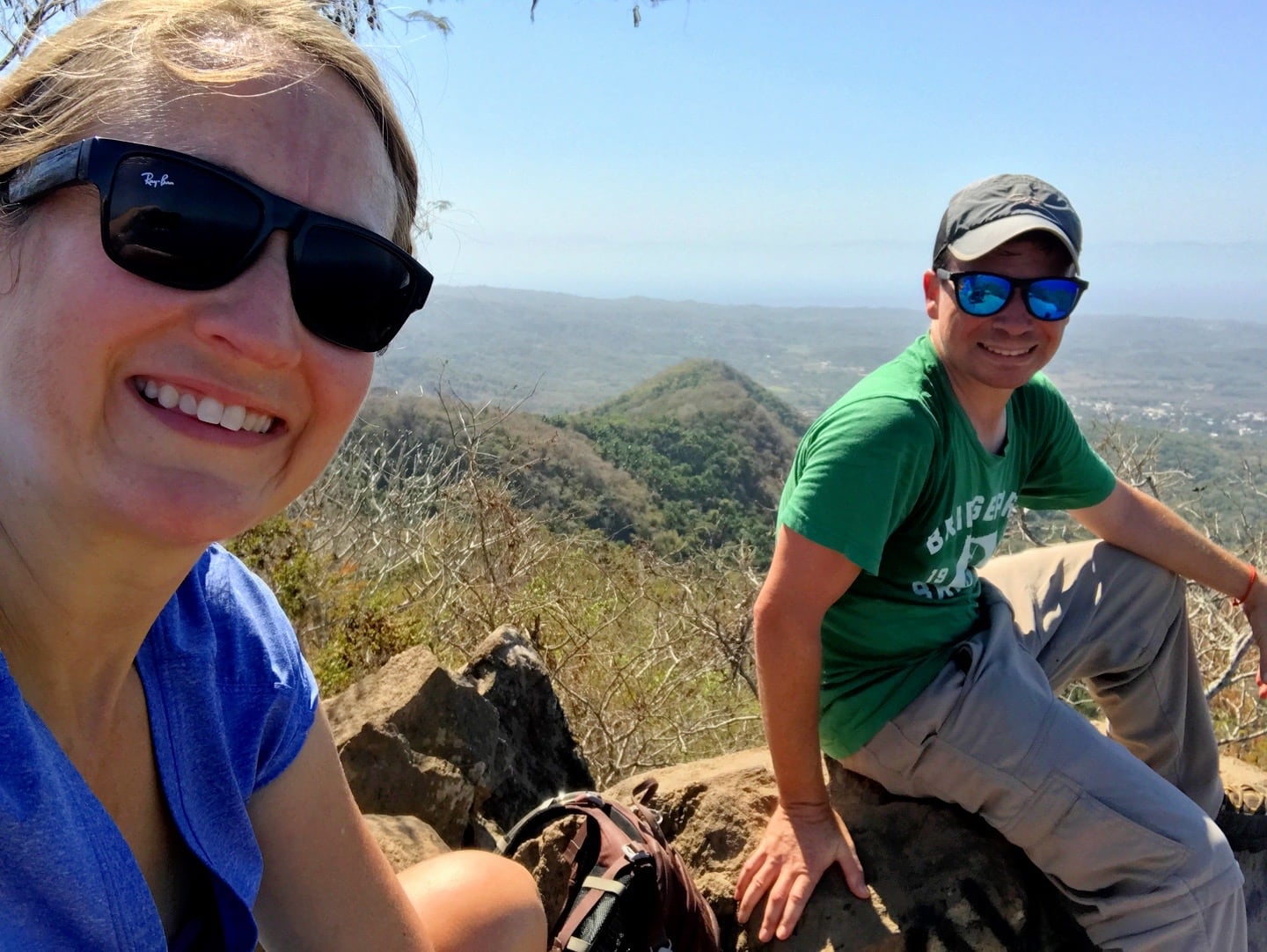 hikers on top of Cerro del Mono