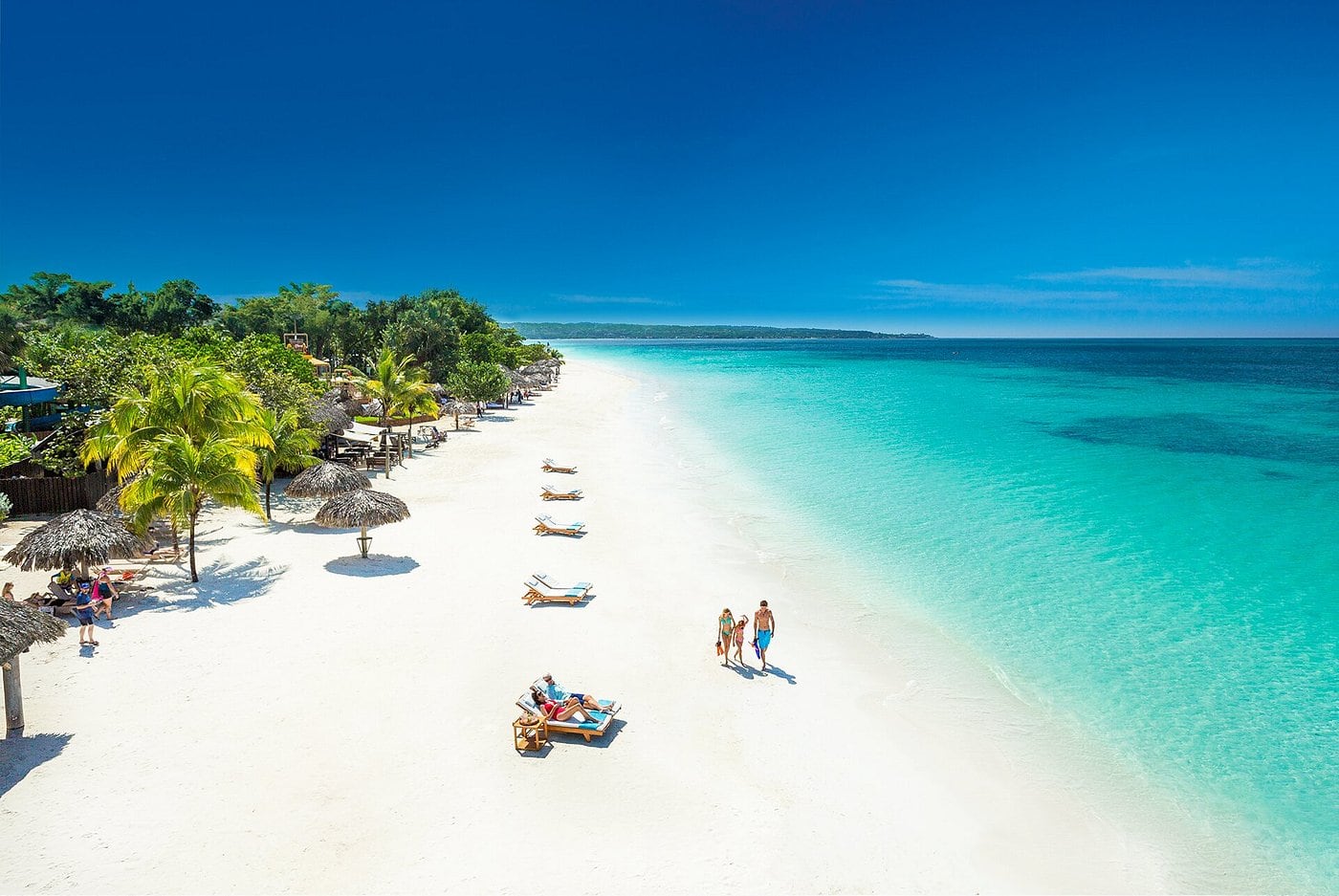 white sands beach at one of the best Jamaica all-inclusive resorts