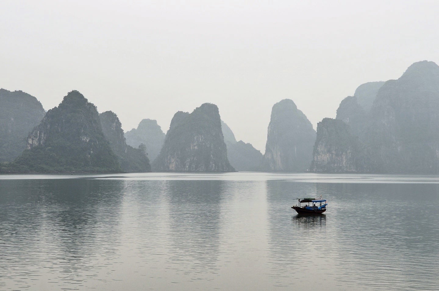 boat sailing in Halong Bay