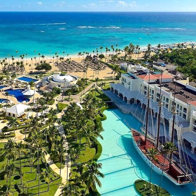 best adults only all inclusive resorts in Punta Cana beachfront hotel with pool