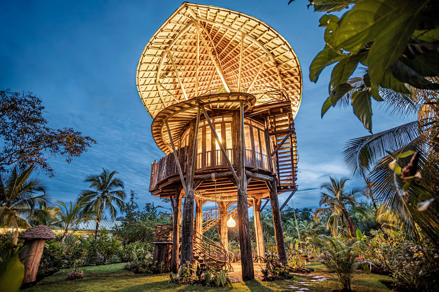 tree house accommodation in Panama