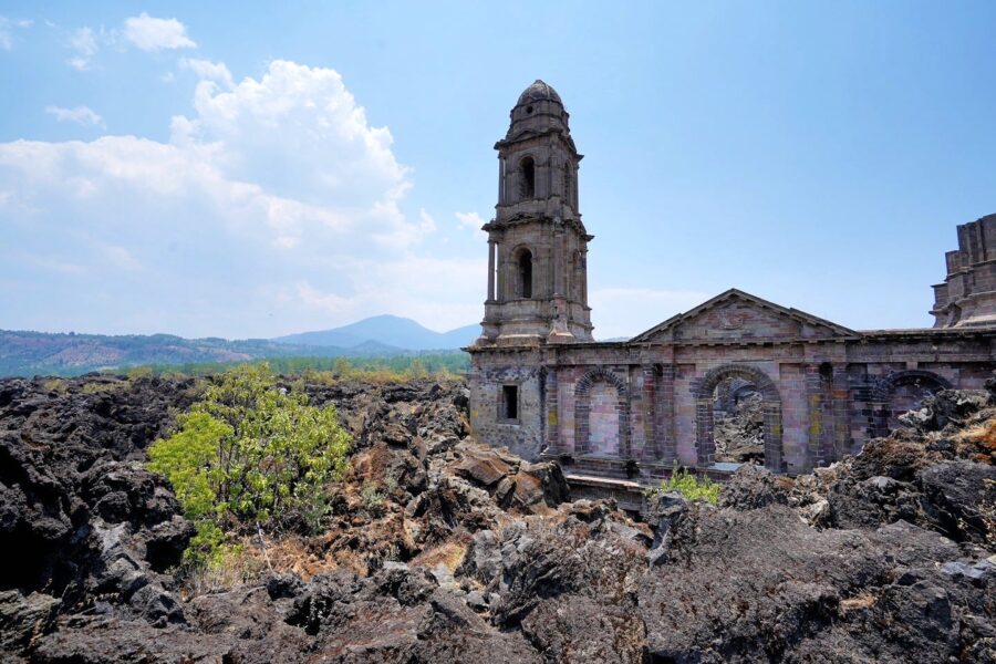 visiting-the-lava-church-of-old-san-juan-parangaricutiro-paricutin