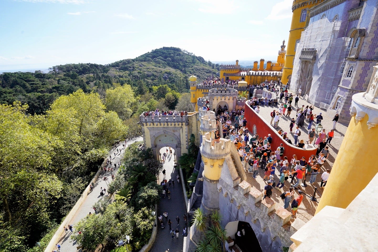 crowds of people in Sintra Portugal
