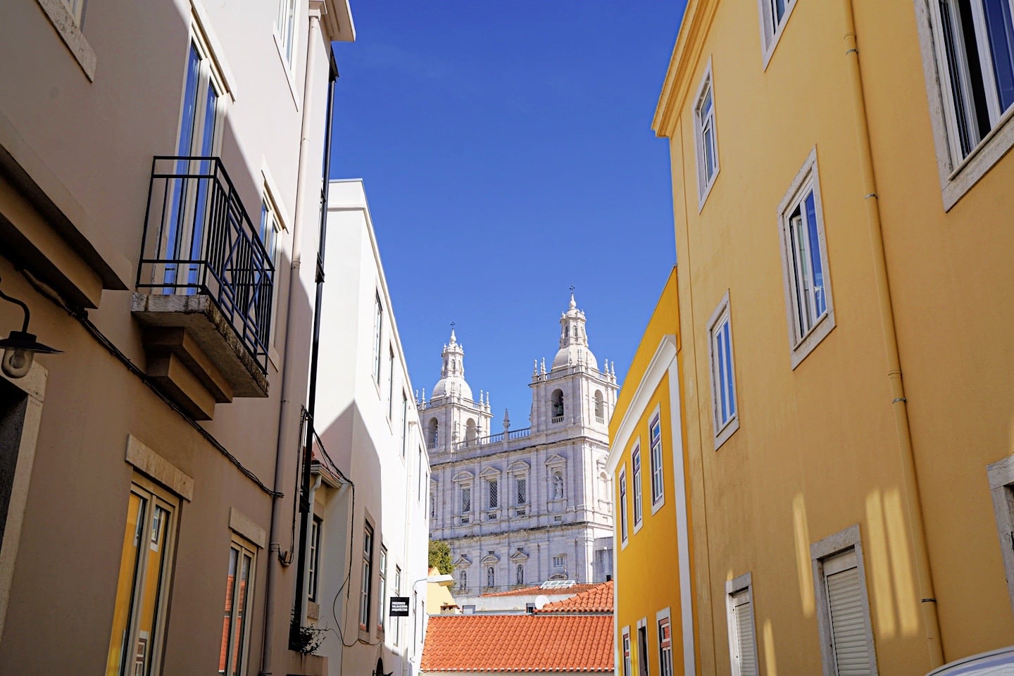 church and alleyway in Lisbon
