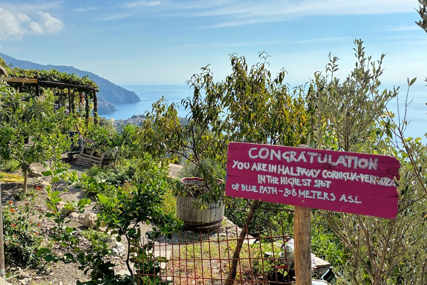 halfway point of Blue Trail between Corniglia and Vernazza